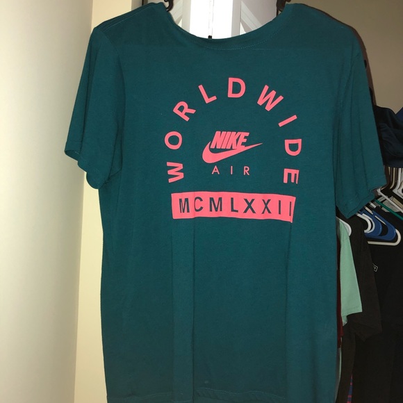 Nike WorldWide T-Shirt Men’s Medium - Picture 3 of 3